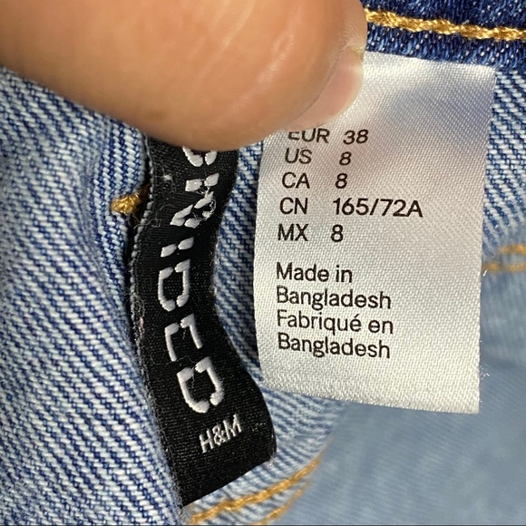 H&M HighWaisted acid washed frayed hem shorts - Picture 4 of 6